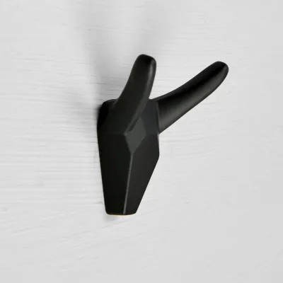 Мебельный крючок CAPPIO HORN, двухрожковый, цвет черный 7599957