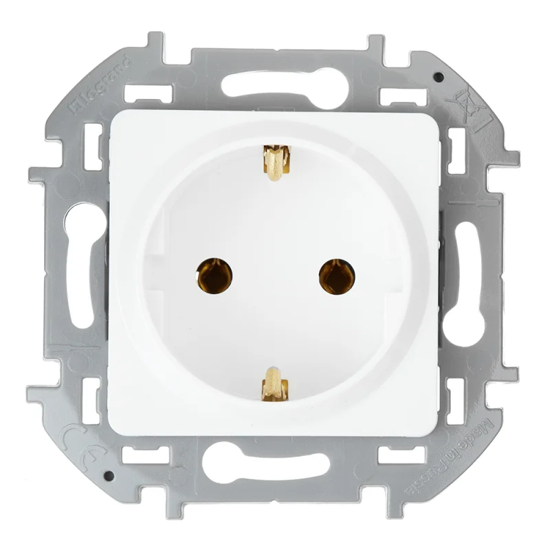 Розетка Legrand Inspiria встраиваемая белая с заземлением (673720)