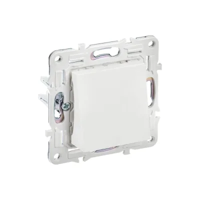 Вывод кабеля IEK SKANDY SK-O01W арк. белый SK-VK10-0-K01